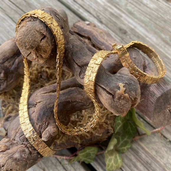 Classic Gold Textured Herringbone Necklace - Women's Jewelry - Picture 7 of 16